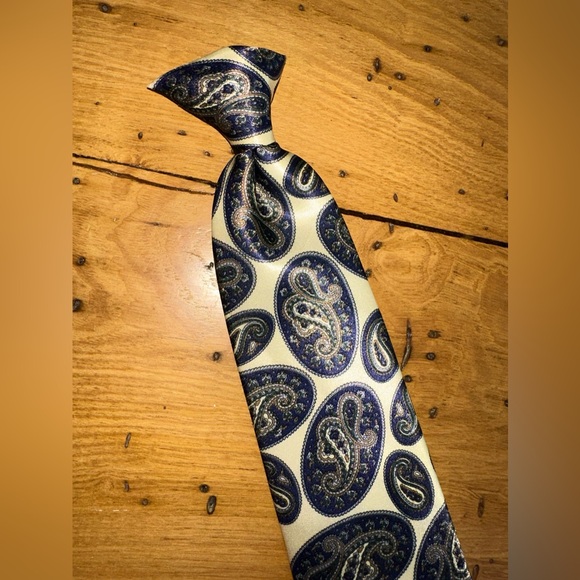 Vintage Wembley Clip On Neck Tie Paisley Navy Blue Cream - Picture 3 of 9